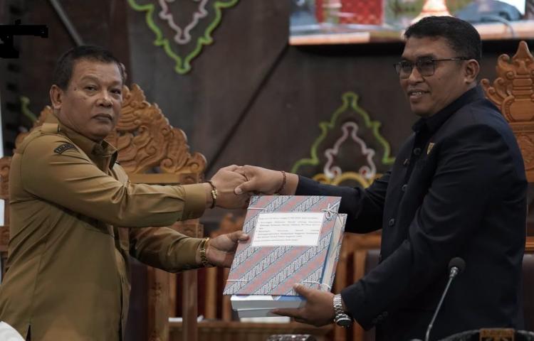 Wabup Pandu Hadiri Rapat Paripurna DPRD Kabupaten Karangasem